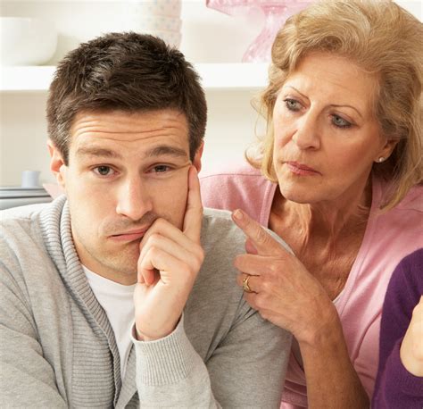 Un chico bisexual no puede convencer a su familia que no es ...