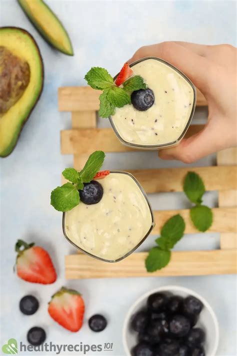 Avocado Berry Smoothie Recipe: A Healthy Drink to Start Your Day