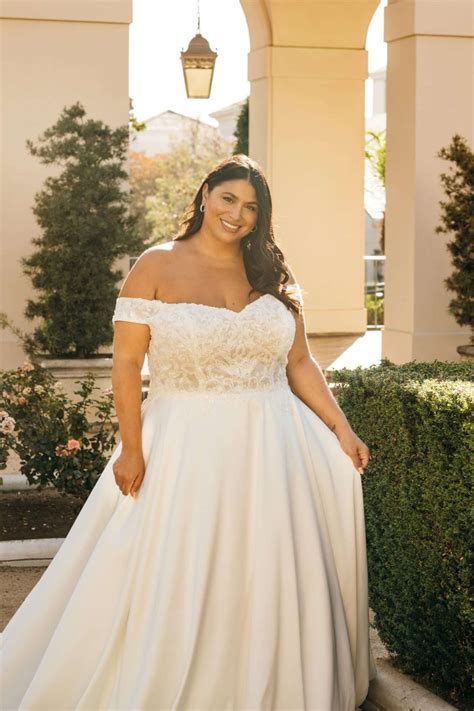 Royale D3565 Essense of Australia Wedding Dress Dorset