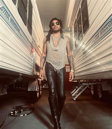 Pin by Kit Burces on S T Y L E | Lenny kravitz, Mens street style, Kravitz