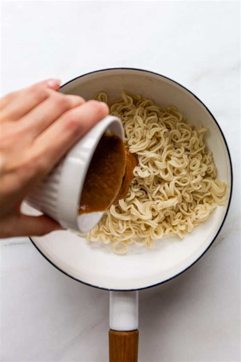 Thai Peanut Butter Ramen Noodles - Choosing Chia