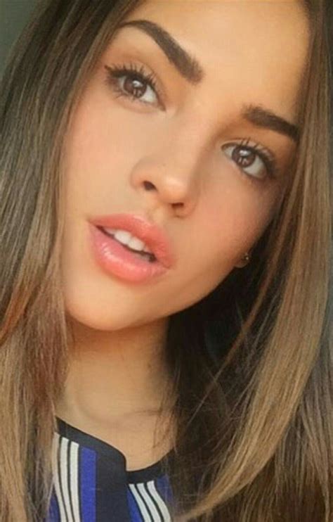 Fotos De Chicas Hermosas: Explorando La Belleza Femenina En El 2023 - Dedaku