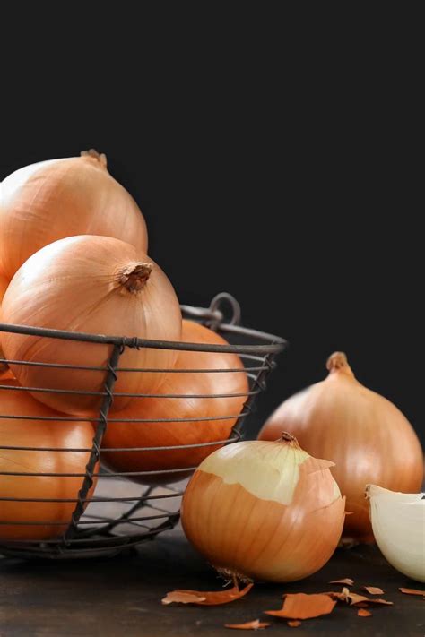 What Is A Spanish Onion? - IzzyCooking