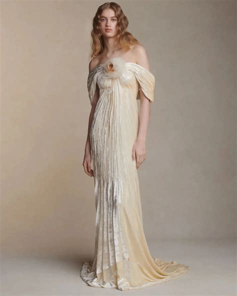 Predicting Taylor Swift’s Wedding Dress From Her Music Videos