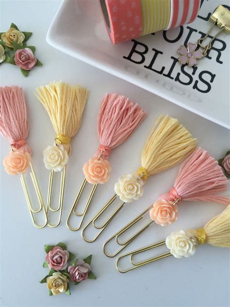 Cheap Wedding Favors | Paper clips diy, Paperclip crafts, Handmade ...