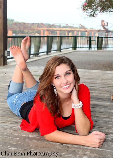 Bare feet in the pose 6 | Scrolller