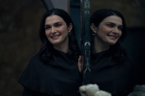 Rachel Weisz Gives “Dead Ringers” a Rebirth | The New Yorker