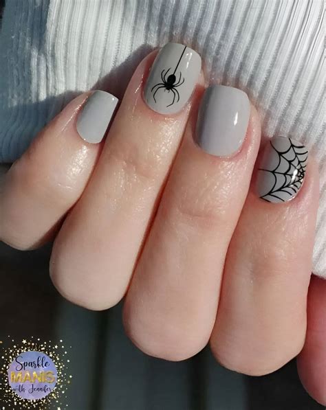 30 Simple Yet Pretty Short Halloween Nails For Spooky Season