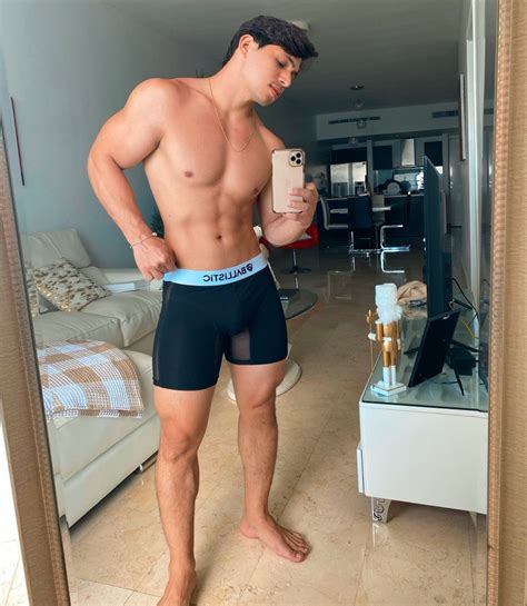 Pin de Fer Camacho en Guardado rápido | Hombres flacos, Chicos musculosos, Hombres guapos