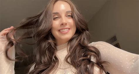 the face of a 32f who is enjoying the sun : r/Faces