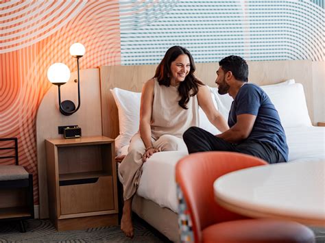 Hotel Near Universal Studios & Epic Universe Orlando - Hotel Landy, A ...