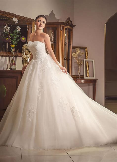 Sweetheart Strapless Ball Gown Wedding Dress