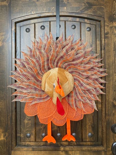 15 Awesome Turkey Door Hanger Designs For Your Thanksgiving Décor