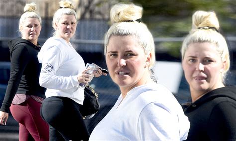 Karissa Shannon Body Measurement - Body Measurement Info