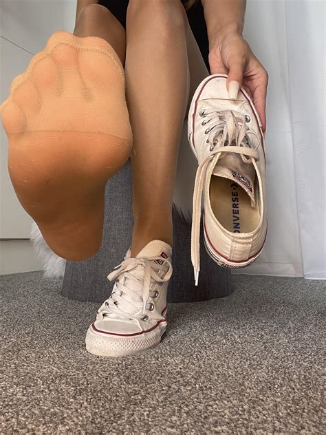 Lick it clean foot freak : r/lifearoundfeet