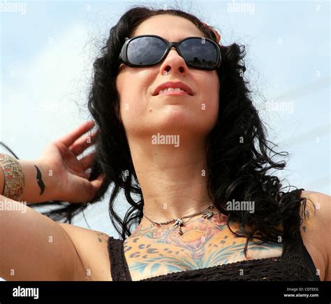 “American Pickers” star Danielle Colby Cushman answer questions from ...