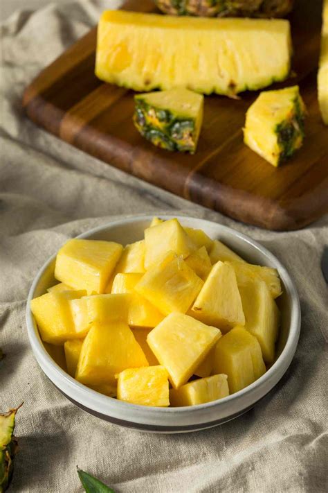 Is Pineapple Keto and Carbs in Pineapple (+ Keto Pineapple Recipes ...