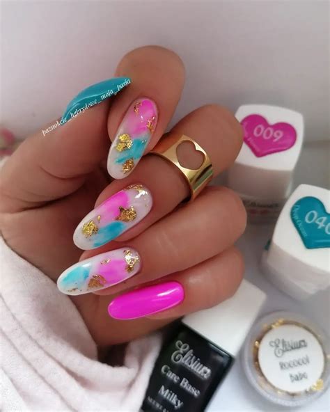 30 Oval Nail Ideas That Are Classic Style with Modern Twist