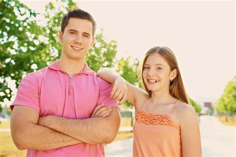 [100+] Brother And Sister Pictures | Wallpapers.com