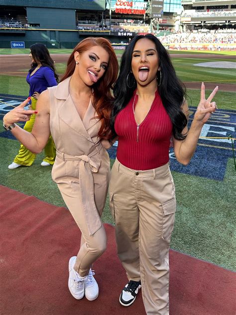 Lauren Gardner / Sierra Santos - MLB Network - You can tell who doesn’t mind a facial : r ...