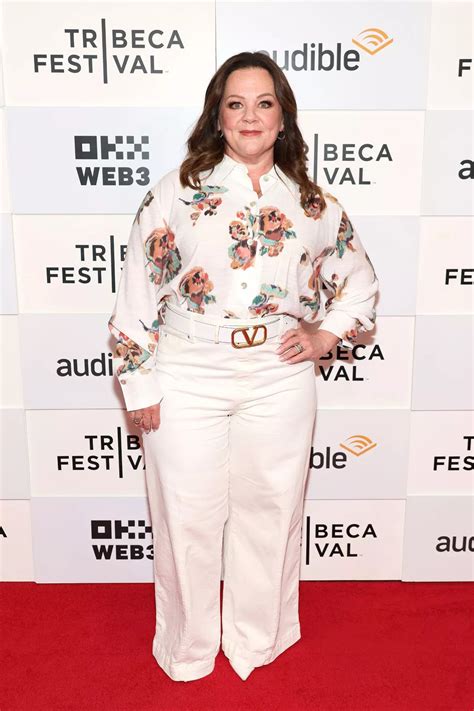 Melissa McCarthy shows off her weight loss as she celebrates milestone ...