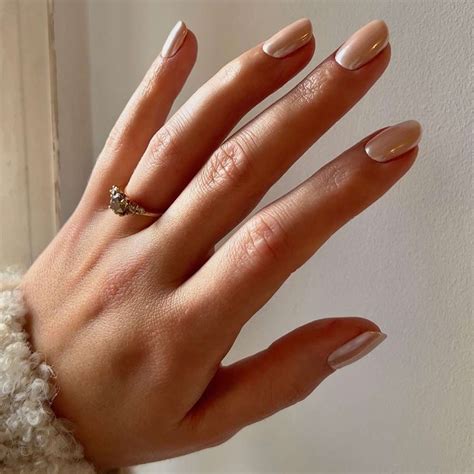 28 Short Chrome Nail Ideas For a Gorgeous, Glazed Manicure