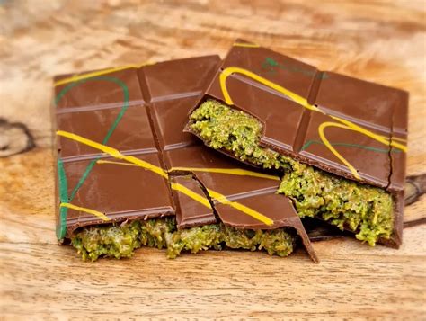 Buy Handmade Dubai Chocolate with Pistachio Cream & Kunafa Filling - Mercan, 200g (7.05oz ...