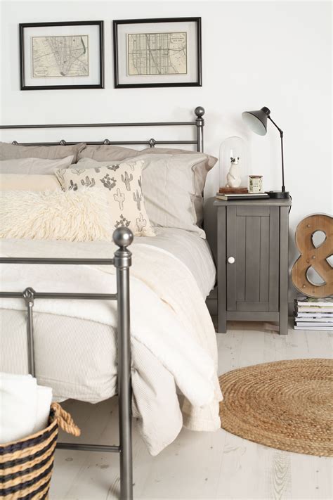 It's easy to upcycle a metal bed frame with Rust-Oleum spray paint ...