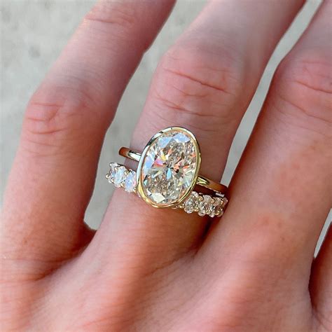 Oval Engagement Rings