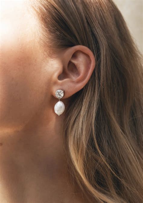 Lola Knight - Violet - Crystal & Pearl Bridal Drop Earrings - Silver – The White Collection