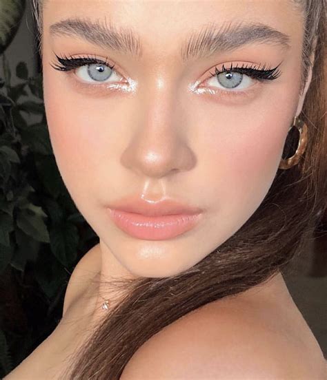 35 Holiday Eye Makeup Ideas - living after midnite | Lifestyle Blog ...