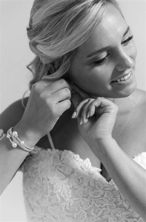 DoubleTree Bay City Wedding | Kenzie + Brad - kaitlyncolephotography.com