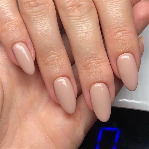 Why Almond Nails Are Trending for 2019 | Almond nails designs, Subtle ...