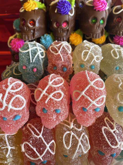 How to make chocolate skulls- a Día de los muertos perfect treat! — The ...