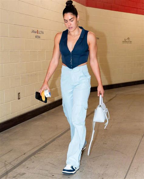 WNBA球星Kelsey Plum（身高173CM）的穿搭Look