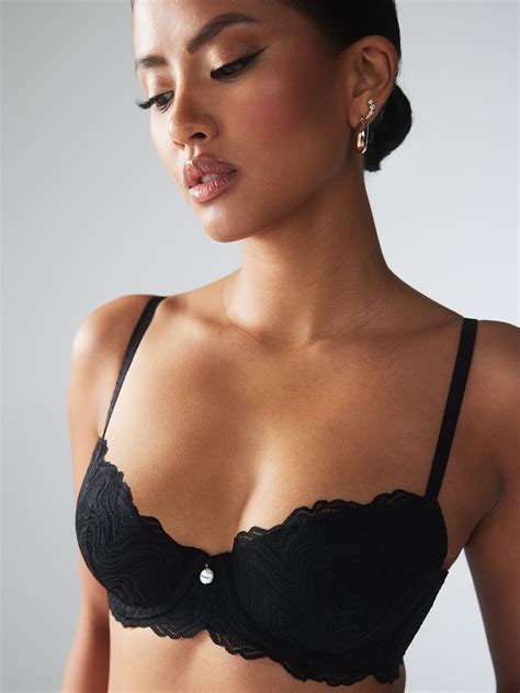 Ripple Effect Lace Padded Balconette Bra in Black | SAVAGE X FENTY Germany