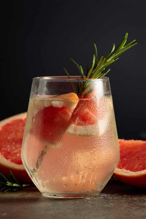 14 Grapefruit Cocktails to Try - HowdyKitchen