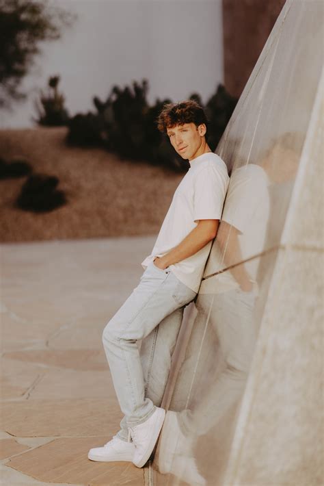 3 Senior Boy Poses for Guy Senior Photos | Senior Photography Education ...