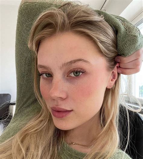 Pin em female icons | Mulheres loiras, Mulheres, Loiro