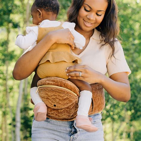 tushbaby Hip Seat Carrier - Sable/Velvet | Babylist Shop