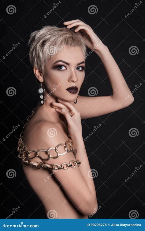 Short Hair Blonde Nudes