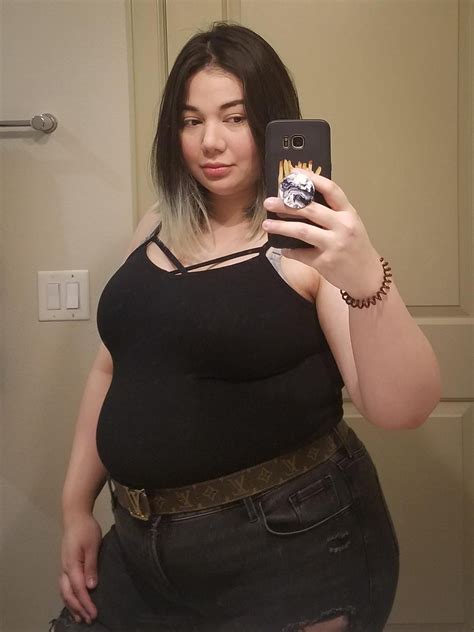 Think I got enough layers to hide this belly? 😝 : r/PerkyChubby
