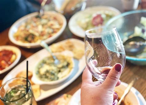 25 Olive Garden Secrets from Your Server That'll Save You Serious Cash ...