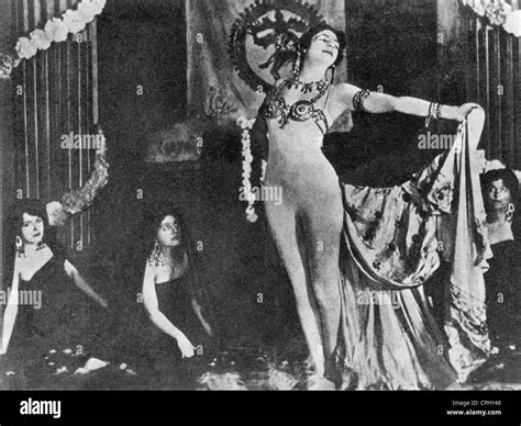 Mata hari -Fotos und -Bildmaterial in hoher Auflösung – Alamy