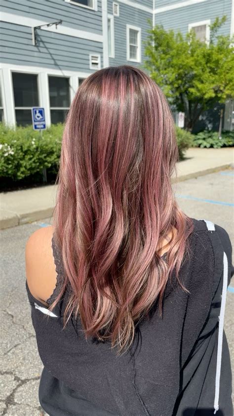 brown hair with pink highlights | Pink hair streaks, Pink hair ...