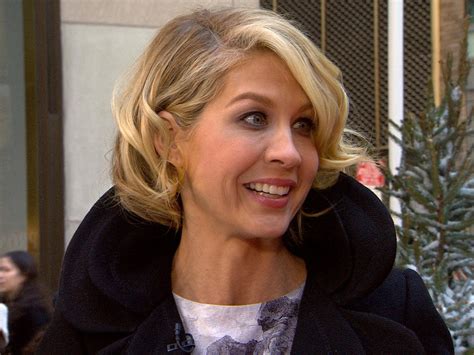 Jenna Elfman Removes