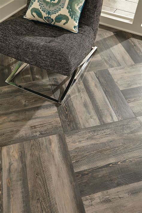 Style Selections Shadow Oak 4-mil x 6-in W x Groutable Peel and Stick ...