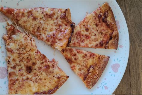 michael.stefanelli's Pizza Review at The Black Raspberry Pub | One Bite