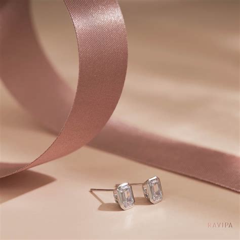 Emerald Cut Diamond Earring - RAVIPA
