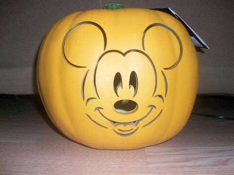 Halloween, Mickey Mouse pumpkin | Pumpkin carving pictures, Disney ...